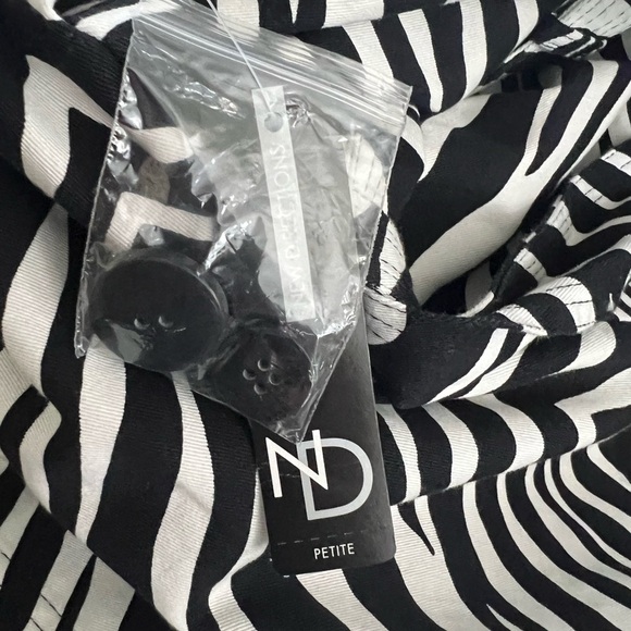 🔥🔥NEW BLK/WHT ZEBRA JACKET-TAGS Size PM 3/4 BELL SLEEVES- STYLISH- VERSATILE! - Picture 5 of 5